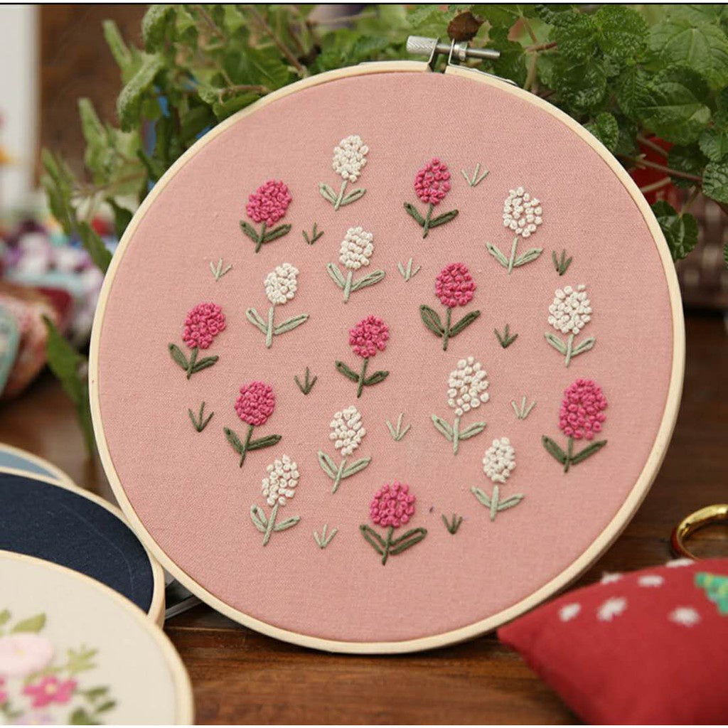 Embroidery Kit- Needlework for Beginner- Cross Stitch set/ DIY手工刺绣材料包- 复古式初学者绣花套件