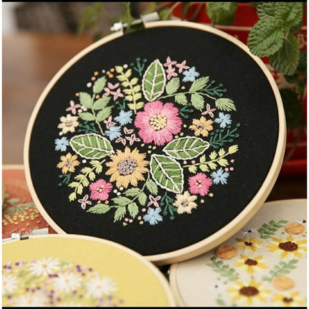 Embroidery Kit- Needlework for Beginner- Cross Stitch set/ DIY手工刺绣材料包- 复古式初学者绣花套件
