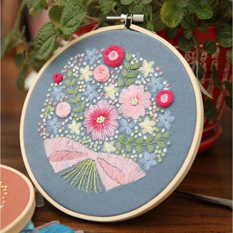 Embroidery Kit- Needlework for Beginner- Cross Stitch set/ DIY手工刺绣材料包- 复古式初学者绣花套件