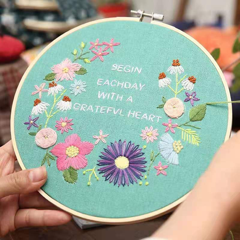 Embroidery Kit- Needlework for Beginner- Cross Stitch set/ DIY手工刺绣材料包- 复古式初学者绣花套件