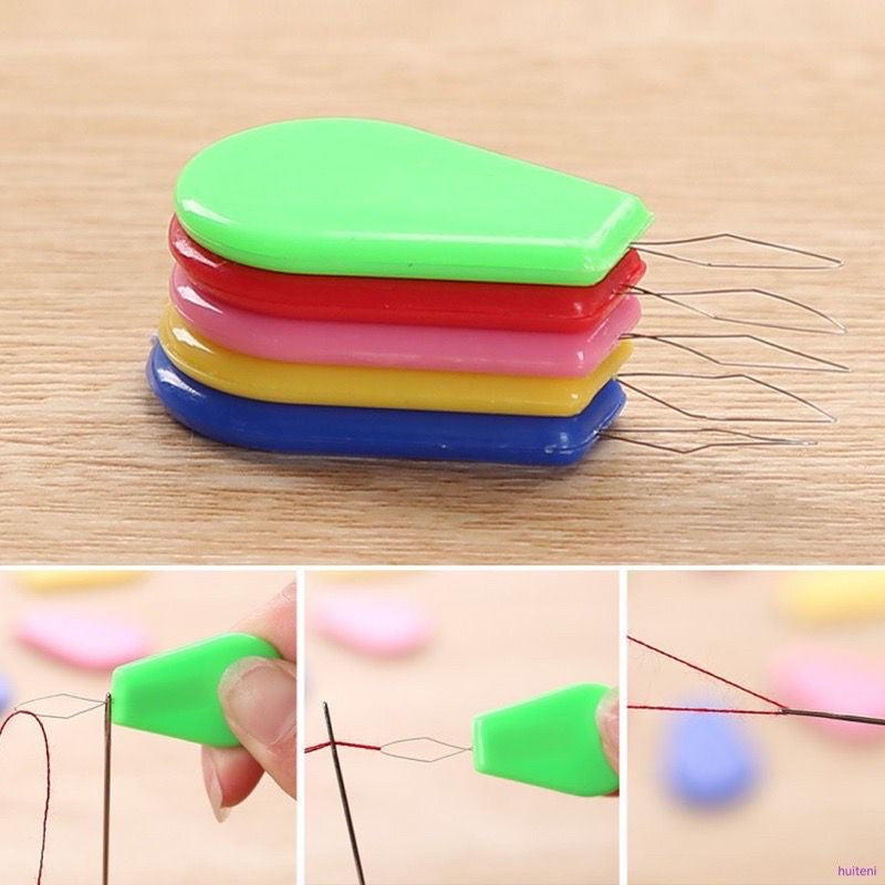 Plastic Needle Threader Color Plastic Needle Threader/ Pemasang Jarum / Alat masukkan Benang / Needle inserter