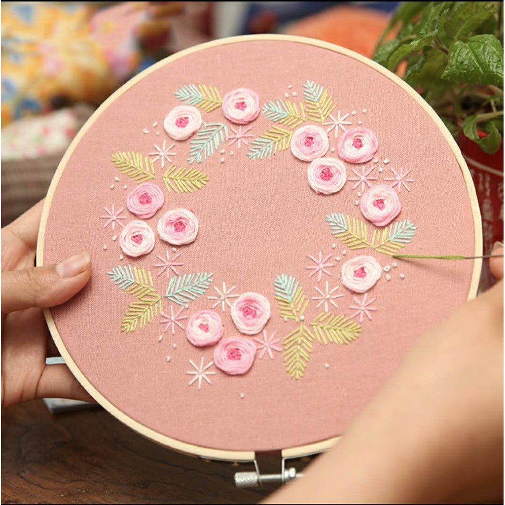 Embroidery Kit- Needlework for Beginner- Cross Stitch set/ DIY手工刺绣材料包- 复古式初学者绣花套件