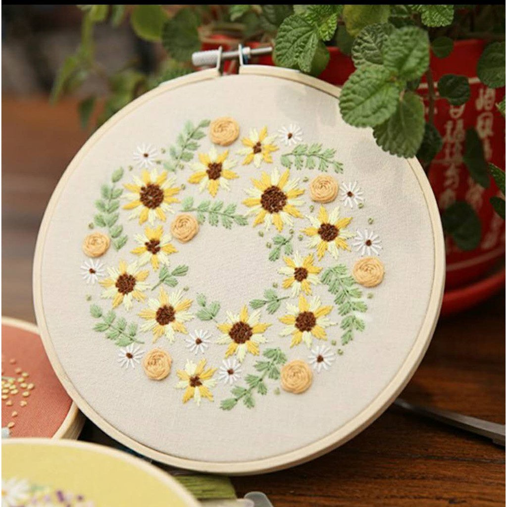 Embroidery Kit- Needlework for Beginner- Cross Stitch set/ DIY手工刺绣材料包- 复古式初学者绣花套件
